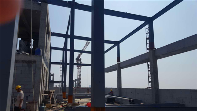 鋼結(jié)構(gòu)廠房建單層還是雙層好？